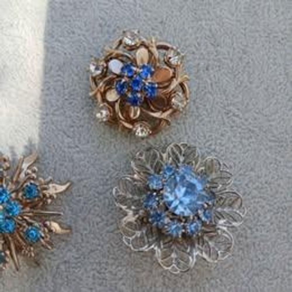 Vintage Brooch Lot Blue Gold Silver Tone Rhinestone Floral Snowflake Scatter - Picture 6 of 9